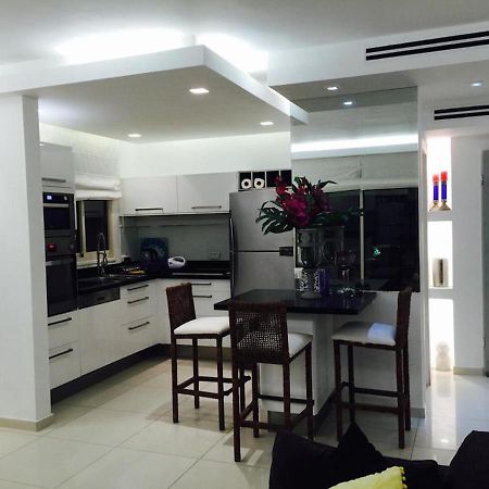 Regency Residence With Pool - Next The Beach Herzliya Екстер'єр фото