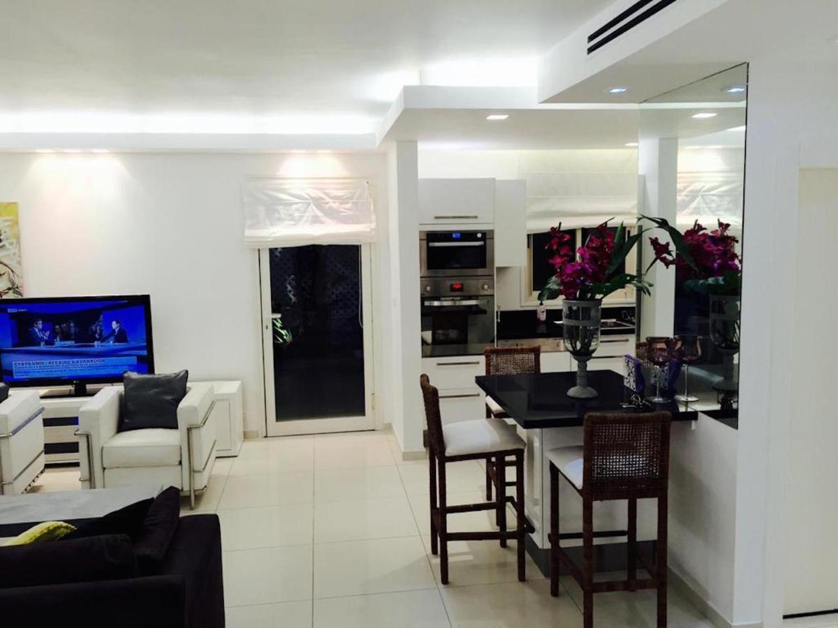 Regency Residence With Pool - Next The Beach Herzliya Екстер'єр фото
